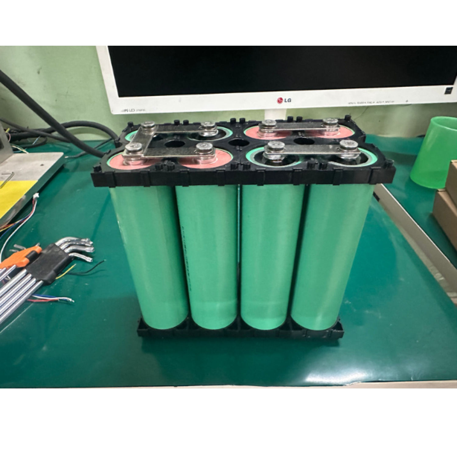 Bình lưu trữ 12V 44ah mạch 4s 100a 2 lớp pin 8cell 46160 3,2V 22ah 1 cell 4 Bình lưu trữ 12V 44ah mạch 4s 100a 2 lớp pin 8cell 46160 3,2V 22ah 1 cell - Ảnh 4