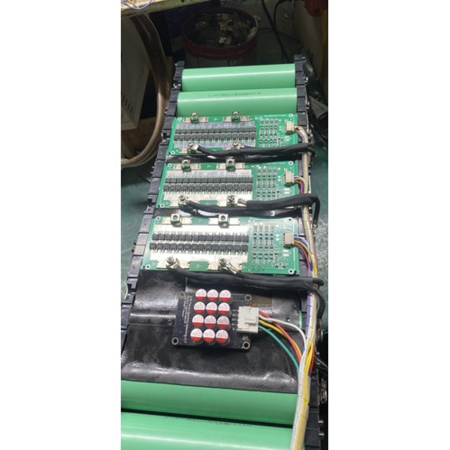 Bình Pin Lithium 12v 220Ah Mới 100% + Tặng kèm sạc 30A khi mua bình 4 Bình Pin Lithium 12v 220Ah Mới 100% + Tặng kèm sạc 30A khi mua bình - Ảnh 4